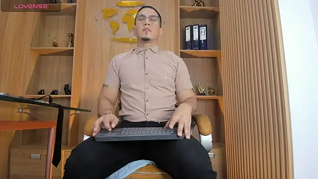 Snapshot of JoshMillerr_ chatting on 22, 6, 2026 JoshMillerr online show from 22, 6, 2026