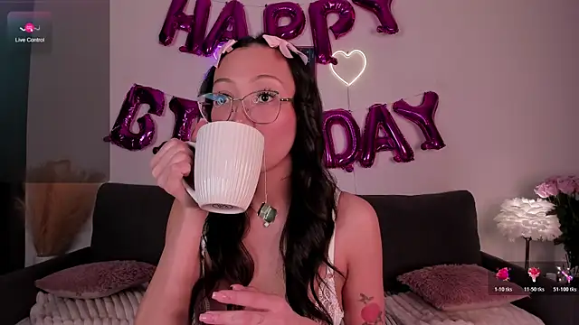 Snapshot of naomi_asian chatting on 11, 4, 2026 naomi asian online show from 11, 4, 2026