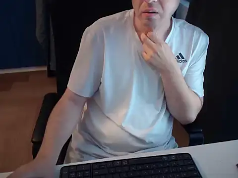 Snapshot of CuteMan33 chatting on 10, 7, 2026 CuteMan33 online show from 10, 7, 2026