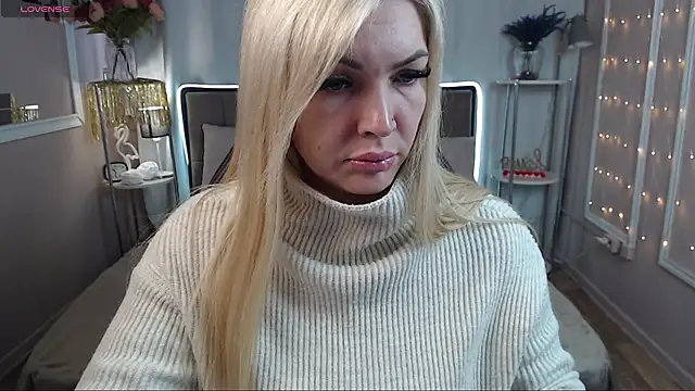 Snapshot of lissa_voxx chatting on 12, 2, 2025 lissa voxx online show from 12, 2, 2025