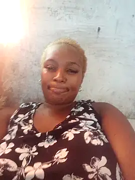 Snapshot of Foxy_Bee chatting on 22, 10, 2025 Foxy Bee online show from 22, 10, 2025