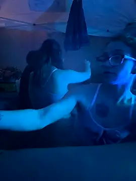 Snapshot of Stonermama666420 chatting on 15, 12, 2025 Stonermama666420 online show from 15, 12, 2025