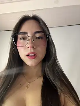 Snapshot of Melody_04 chatting on 4, 4, 2026 Melody 04 online show from 4, 4, 2026