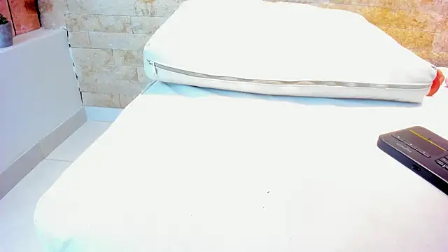 mia roldan  online show from 14, 1, 2025