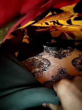 Snapshot of small131 chatting on 12, 12, 2024 small131 online show from 12, 12, 2024