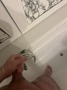 Snapshot of Loco42- chatting on 24, 2, 2025 Loco42- online show from 24, 2, 2025