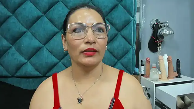PENELOPELEWISs online show from 18, 5, 2026