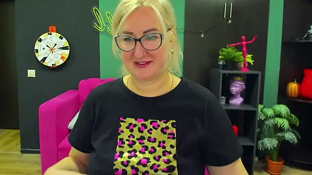 Snapshot of ChristyBrooks chatting on 10, 2, 2025 ChristyBrooks online show from 10, 2, 2025