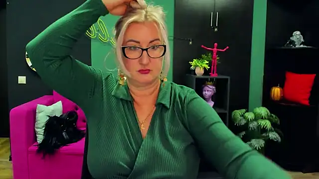 Snapshot of ChristyBrooks chatting on 10, 3, 2025 ChristyBrooks online show from 10, 3, 2025