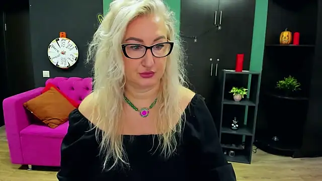 Snapshot of ChristyBrooks chatting on 4, 11, 2025 ChristyBrooks online show from 4, 11, 2025