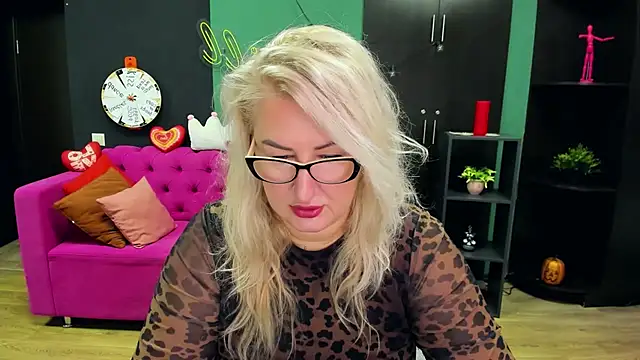 Snapshot of ChristyBrooks chatting on 12, 11, 2025 ChristyBrooks online show from 12, 11, 2025