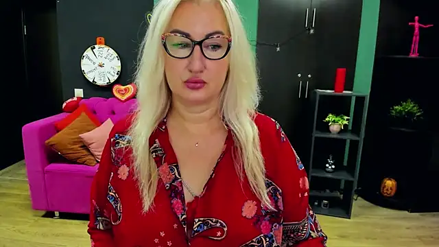 Snapshot of ChristyBrooks chatting on 13, 11, 2025 ChristyBrooks online show from 13, 11, 2025