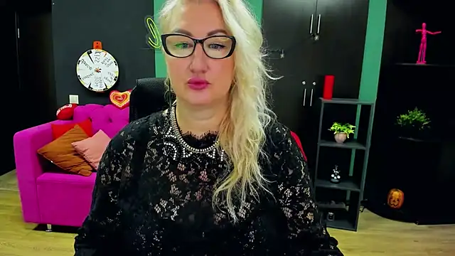 Snapshot of ChristyBrooks chatting on 19, 11, 2025 ChristyBrooks online show from 19, 11, 2025