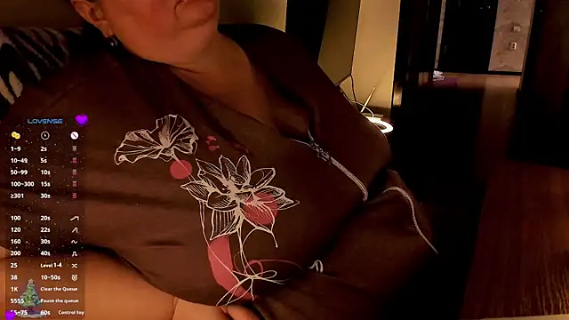 Snapshot of SexxyDreams1 chatting on 6, 1, 2025 SexxyDreams1 online show from 6, 1, 2025