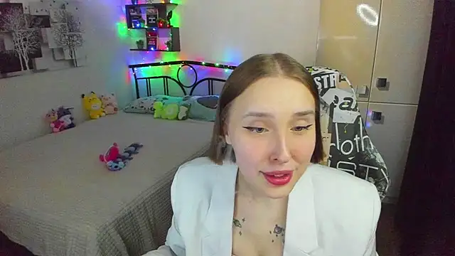 Snapshot of LinaTruly chatting on 24, 4, 2026 LinaTruly online show from 24, 4, 2026