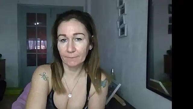 Snapshot of TamaraSweetxo chatting on 11, 3, 2026 TamaraSweetxo online show from 11, 3, 2026
