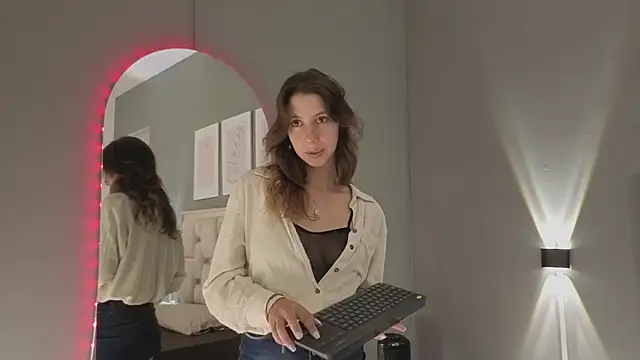 jolie lov online show from 6, 11, 2025