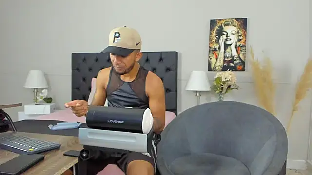 Snapshot of Robin_Rief chatting on 29, 1, 2025 Robin Rief online show from 29, 1, 2025