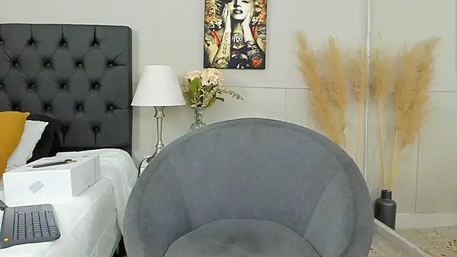 Snapshot of Robin_Rief chatting on 24, 2, 2025 Robin Rief online show from 24, 2, 2025