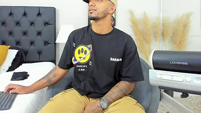 Snapshot of Robin_Rief chatting on 24, 2, 2025 Robin Rief online show from 24, 2, 2025