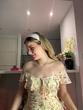 Snapshot of NicoleCut chatting on 7, 3, 2026 NicoleCut online show from 7, 3, 2026