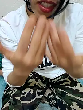 Snapshot of Linda-53 chatting on 8, 1, 2025 Linda-53 online show from 8, 1, 2025