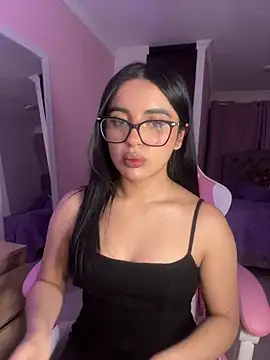 Snapshot of Emily-14 chatting on 29, 4, 2026 Emily-14 online show from 29, 4, 2026
