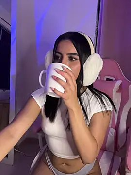 Snapshot of Emily-14 chatting on 4, 8, 2026 Emily-14 online show from 4, 8, 2026