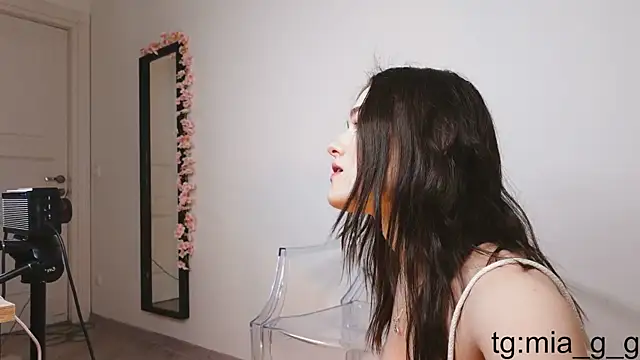 Snapshot of Mia_Mia_M chatting on 5, 12, 2025 Mia Mia M online show from 5, 12, 2025