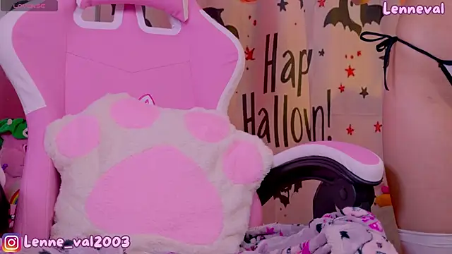 Snapshot of Lenneval1 chatting on 6, 10, 2025 Lenneval1 online show from 6, 10, 2025