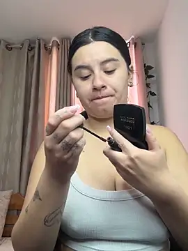 Snapshot of SaraBraun_ chatting on 24, 10, 2025 SaraBraun online show from 24, 10, 2025