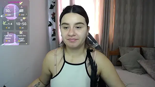 Snapshot of SaraBraun_ chatting on 5, 12, 2025 SaraBraun online show from 5, 12, 2025