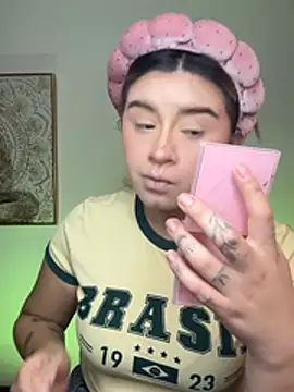 Snapshot of SaraBraun_ chatting on 5, 7, 2026 SaraBraun online show from 5, 7, 2026