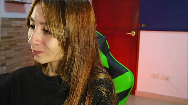 Snapshot of Michell_Wallker chatting on 19, 3, 2026 Michell Wallker online show from 19, 3, 2026