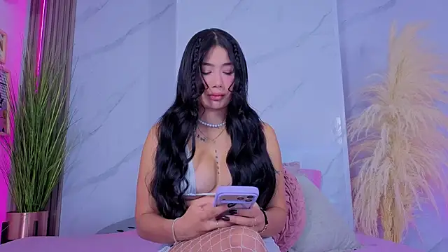 Snapshot of Chlooee__ chatting on 8, 4, 2026 Chlooee online show from 8, 4, 2026