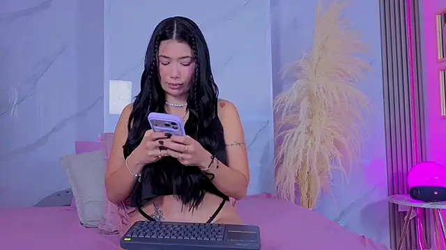 Snapshot of Chlooee__ chatting on 9, 4, 2026 Chlooee online show from 9, 4, 2026