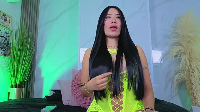 Snapshot of Chlooee__ chatting on 4, 5, 2026 Chlooee online show from 4, 5, 2026