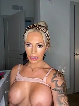 Snapshot of sophiamariexoxo240 chatting on 28, 9, 2025 sophiamariexoxo240 online show from 28, 9, 2025