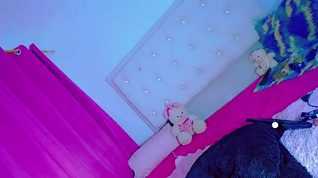 Snapshot of Theylor_Rouse chatting on 25, 3, 2026 Theylor Rouse online show from 25, 3, 2026