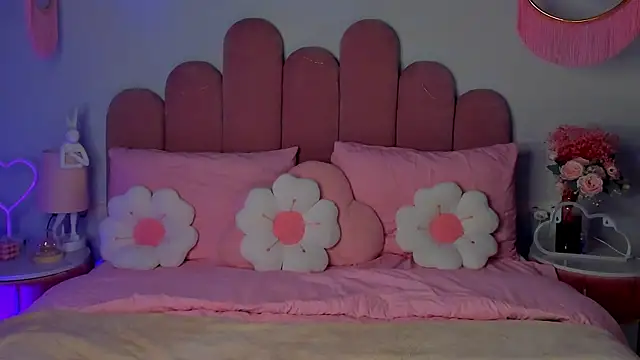 ElsaYoung online show from 14, 11, 2025