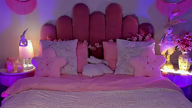 Snapshot of ElsaYoung chatting on 11, 4, 2026 ElsaYoung online show from 11, 4, 2026