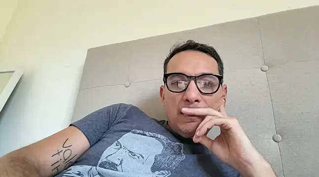 Snapshot of alex_ruiz85 chatting on 5, 3, 2025 alex ruiz85 online show from 5, 3, 2025