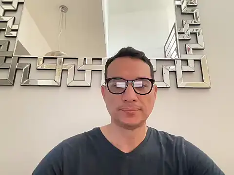 Snapshot of alex_ruiz85 chatting on 7, 1, 2026 alex ruiz85 online show from 7, 1, 2026