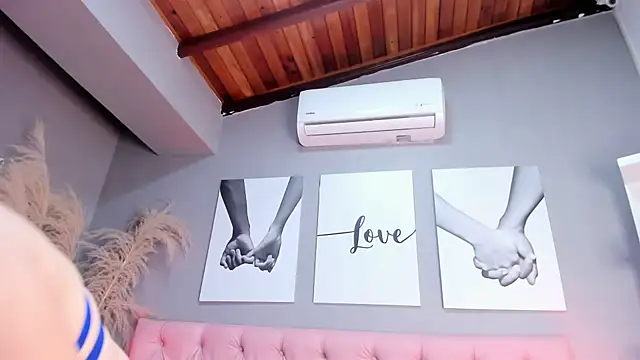 Snapshot of africa_holmes chatting on 15, 4, 2026 africa holmes online show from 15, 4, 2026