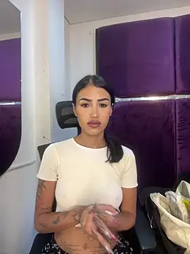 Cassie howard  online show from 18, 2, 2025