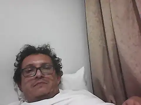 Snapshot of Bombi22 chatting on 2, 11, 2025 Bombi22 online show from 2, 11, 2025