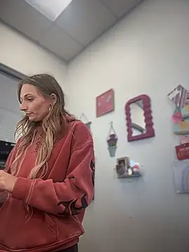 Snapshot of PrettiPluto chatting on 13, 12, 2025 PrettiPluto online show from 13, 12, 2025