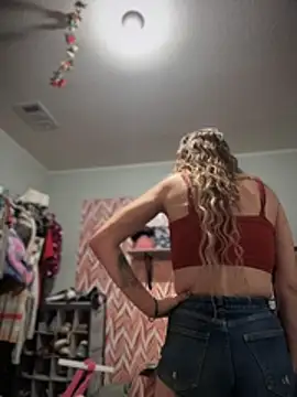 Snapshot of PrettiPluto chatting on 14, 12, 2025 PrettiPluto online show from 14, 12, 2025