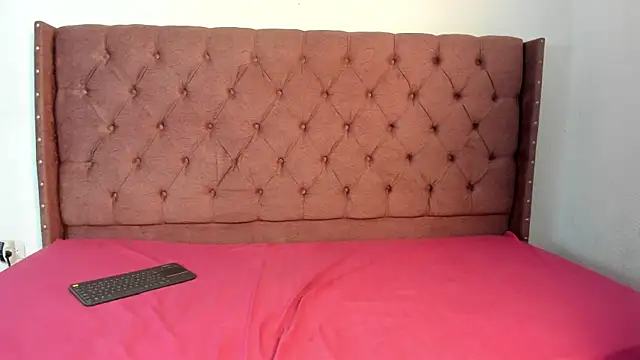 Snapshot of lau_hotfox chatting on 16, 12, 2025 lau hotfox online show from 16, 12, 2025