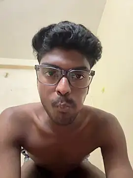 Snapshot of funcracker chatting on 18, 12, 2025 funcracker online show from 18, 12, 2025